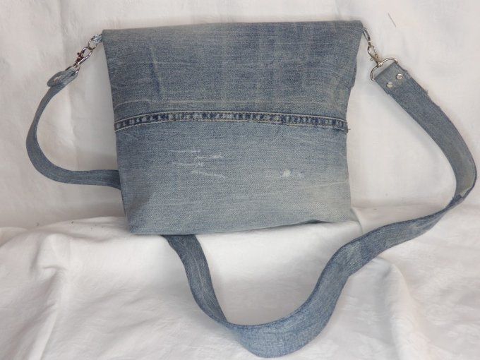 Sac bandouilière en jean bleu et Liberty