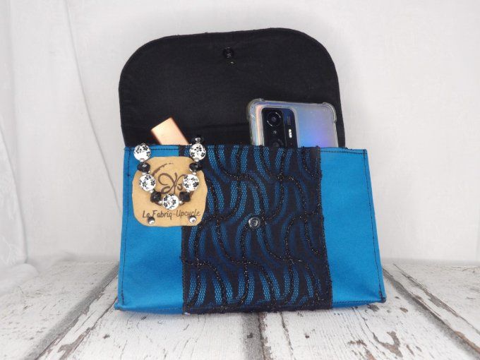 Pochette rectangulaire bleue et dentelle noire